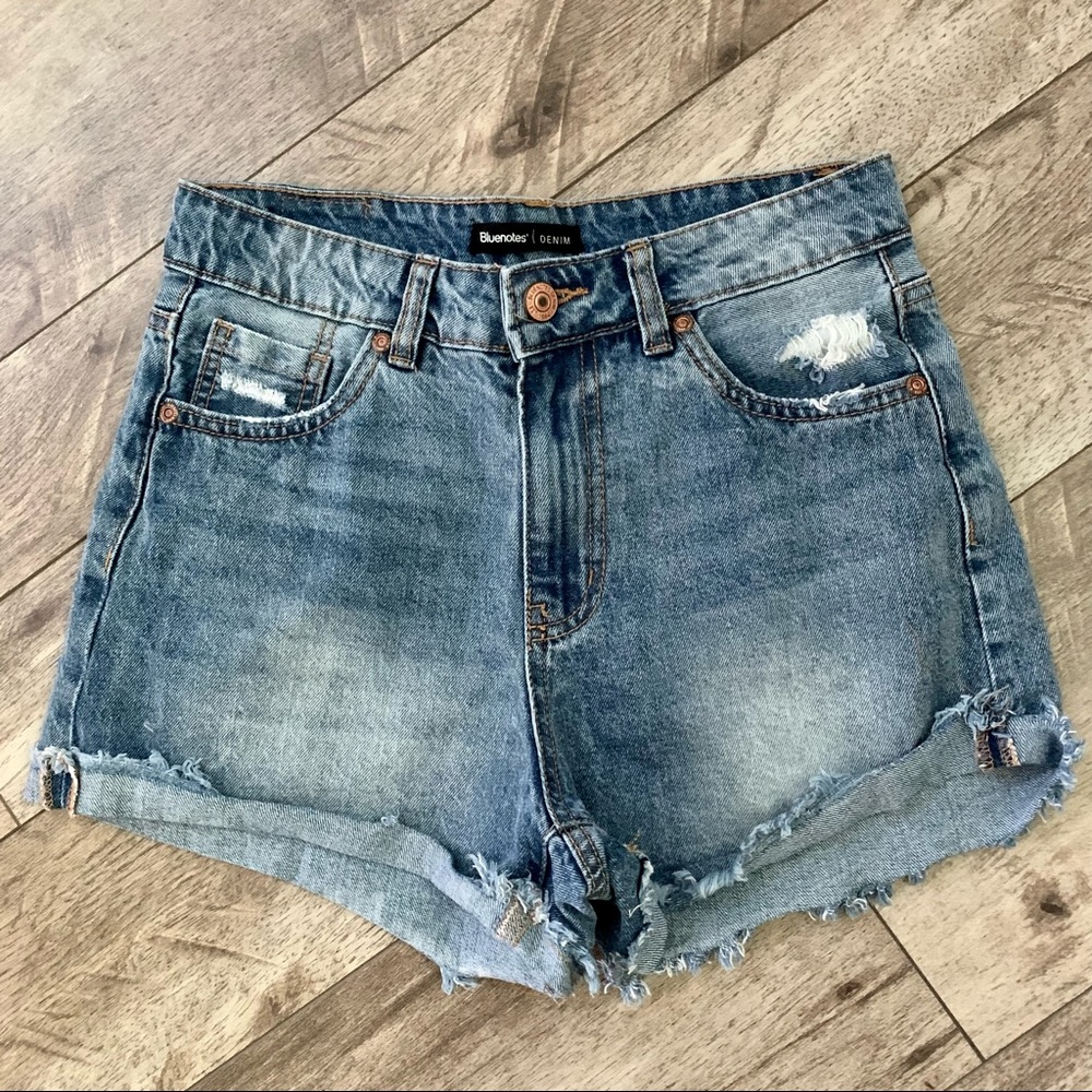 Woman’s Mom High Waisted Denim Shorts - Size 24